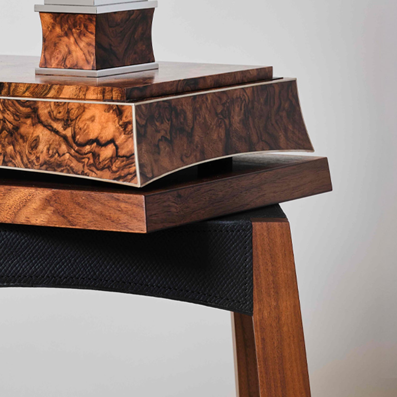 THE NAVIGATOR & STAND IN WALNUT